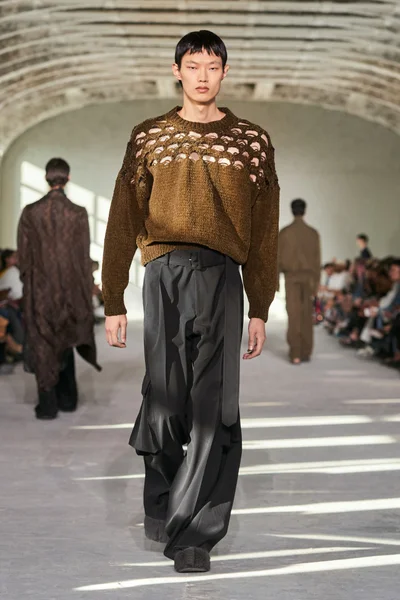 Look 50